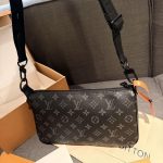 Louis Vuitton Pochette Accessoire Bag Black 24Cm - Image 7