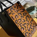 Louis Vuitton Onthego MM Wilde At Heart Bag Black 35Cm M58522 - Image 5