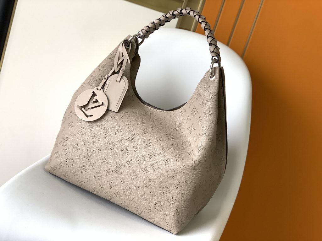 Louis Vuitton Carmel Mahina Perforated Leather Galet 32cm M56084 - Image 8