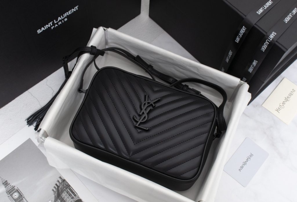 Saint Laurent Lou Camera Bag In Quilted Black Noir Leather 23Cm 612544Dv7081000 - Image 7