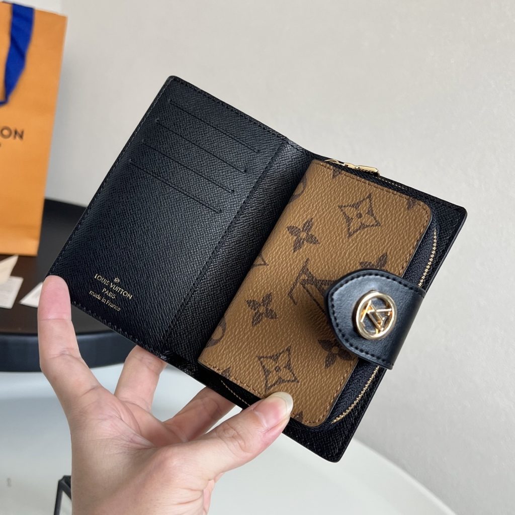 Louis Vuitton Juliette Wallet Monogram Giant Brown 13Cm M69432 - Image 7