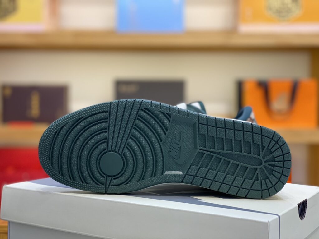 Nike Air Jordan 1 Low Sneaker - Image 4