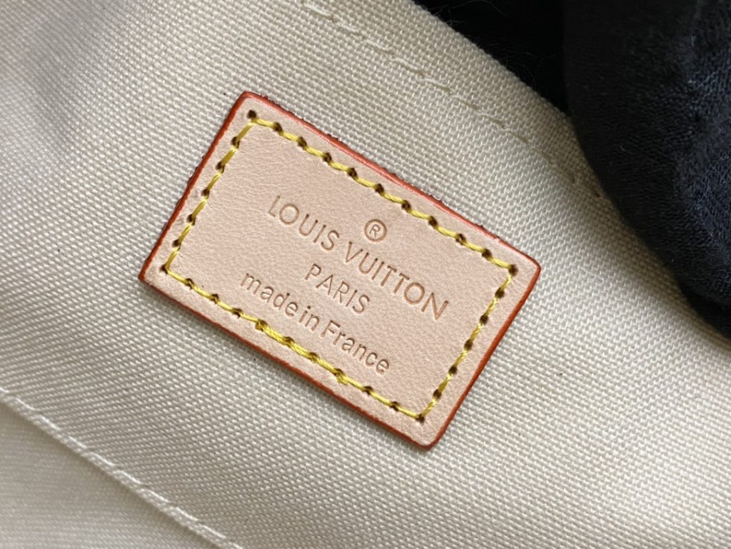 Louis Vuitton Women'S Favorite MM Damier Azur 28Cm - Image 9