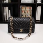 Chanel Medium Classic Flap Bag Chevron Black 25Cm - Image 3
