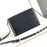 Valentino Garavani Rockstud Small Raffia Shoulder Bag Black 22Cm - Image 6