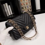 Chanel Medium Classic Flap Bag Chevron Black 25Cm - Image 6
