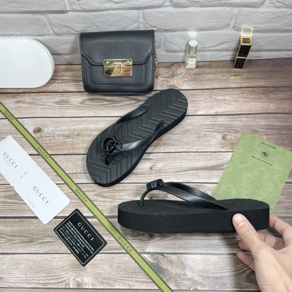 Gucci Women’S Chevron Thong Sandal Black ‎‎‎655463 J8710 1000 - Image 4