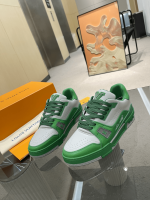 LV Trainer 2022 catwalk models - Image 3