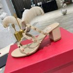Valentino Garavani Rockstud Slide Sandal In Laminated Nappa Beige 7W2S0C47Vod P45 - Image 9
