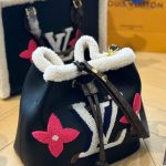 Louis Vuitton Neonoe MM Bag Monogram Teddy Shearling Black 26Cm M56963 - Image 4