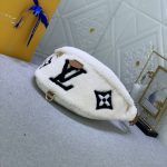 Louis Vuitton Bumbag Monogram Teddy Fleece White 37Cm M23715 - Image 4
