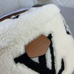 Louis Vuitton Bumbag Monogram Teddy Fleece White 37Cm M23715 - Image 7