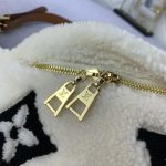 Louis Vuitton Bumbag Monogram Teddy Fleece White 37Cm M23715 - Image 8