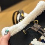 Louis Vuitton Neonoe MM Bag Monogram Teddy Shearling Black 26Cm M56963 - Image 7