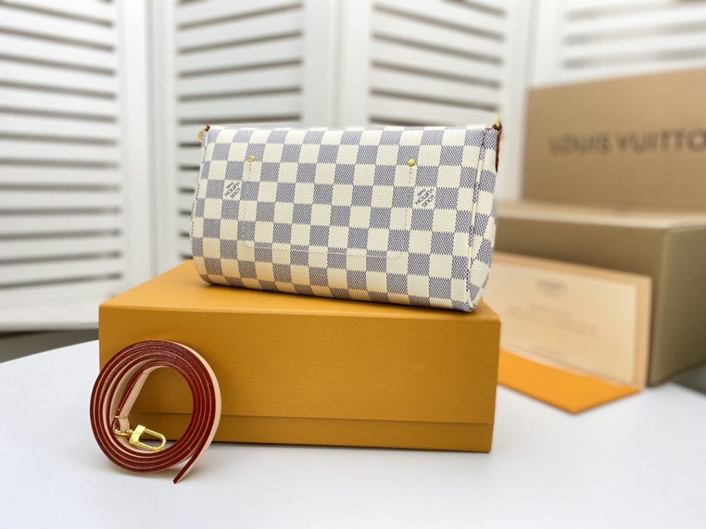 Louis Vuitton Women'S Favorite MM Damier Azur 28Cm - Image 4