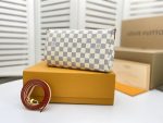 Louis Vuitton Women'S Favorite MM Damier Azur 28Cm - Image 4