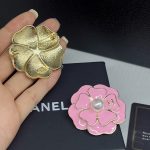 Chanel Brooch Metal And Resin Gold With Pink Pearly White - Image 4