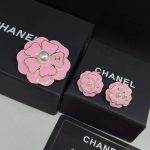 Chanel Brooch Metal And Resin Gold With Pink Pearly White - Image 5
