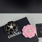 Chanel Brooch Metal And Resin Gold With Pink Pearly White - Image 6