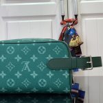 Louis Vuitton Rocker Dopp Kit Green 22Cm - Image 5