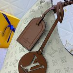 Louis Vuitton Carmel Hobo Mahina Leather White And Brown 40Cm - Image 8