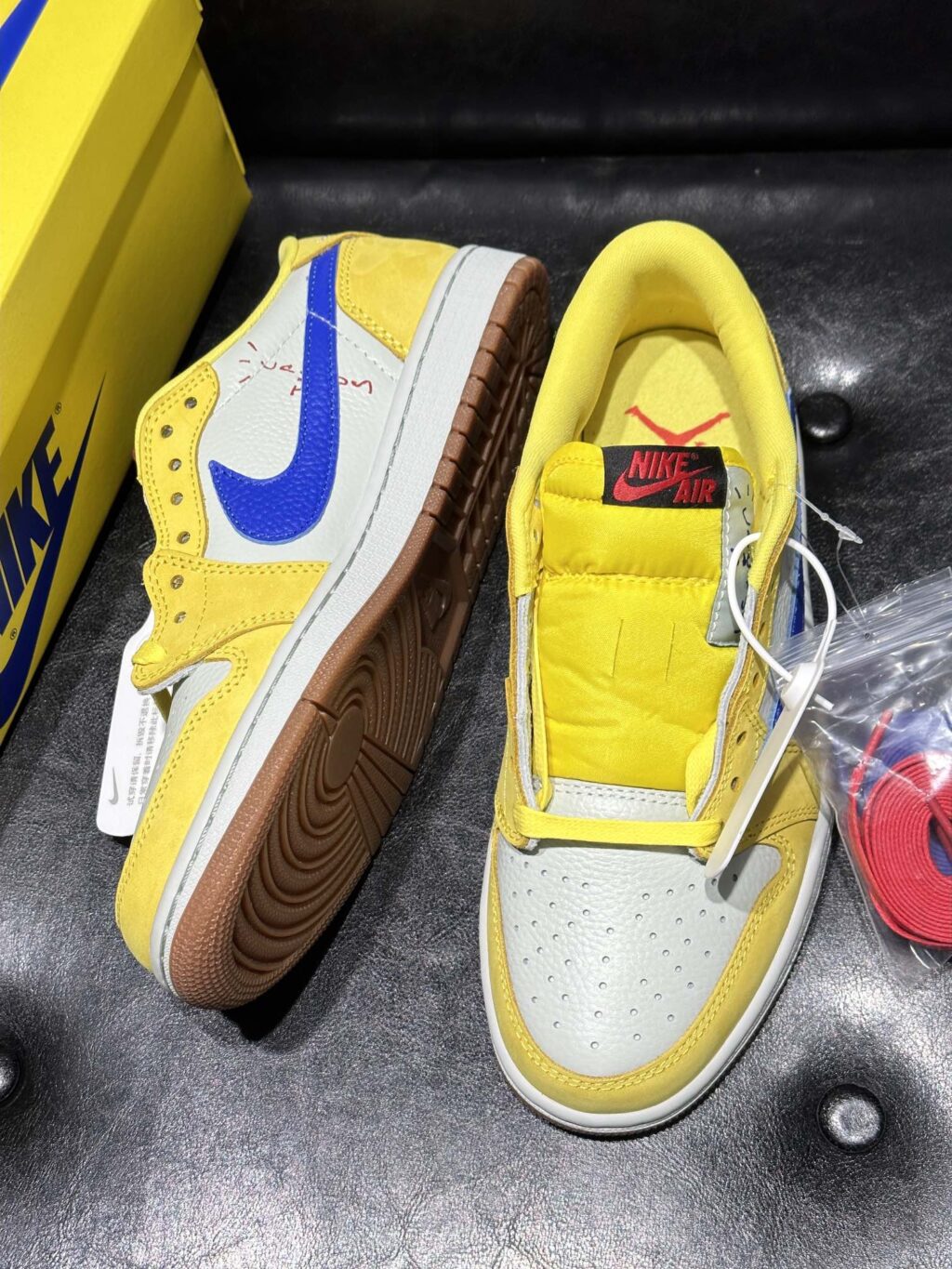 Travis Scott x Nike Air Jordan 1 Low Sneaker - Image 4