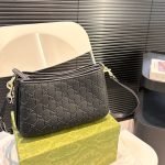 Gucci Gg Emblem Small Shoulder Bag Black Leather 23Cm - Image 3