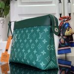 Louis Vuitton Pochette Voyage Souple Green 21Cm M12665 - Image 4