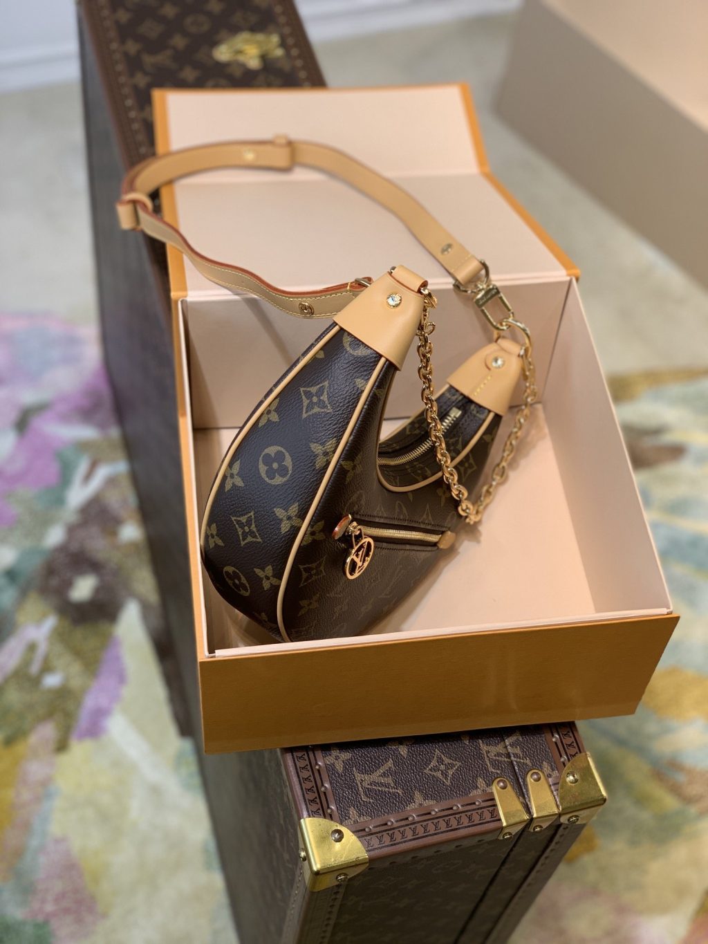 Louis Vuitton Loop M81098 - Image 5