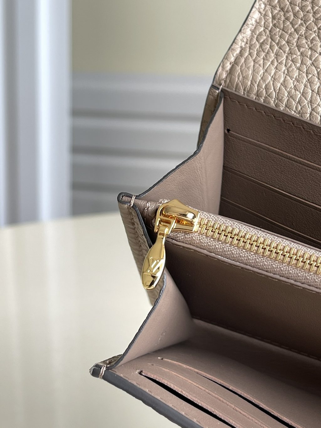 Louis Vuitton Capucines Wallet Galet M61248 - Image 6