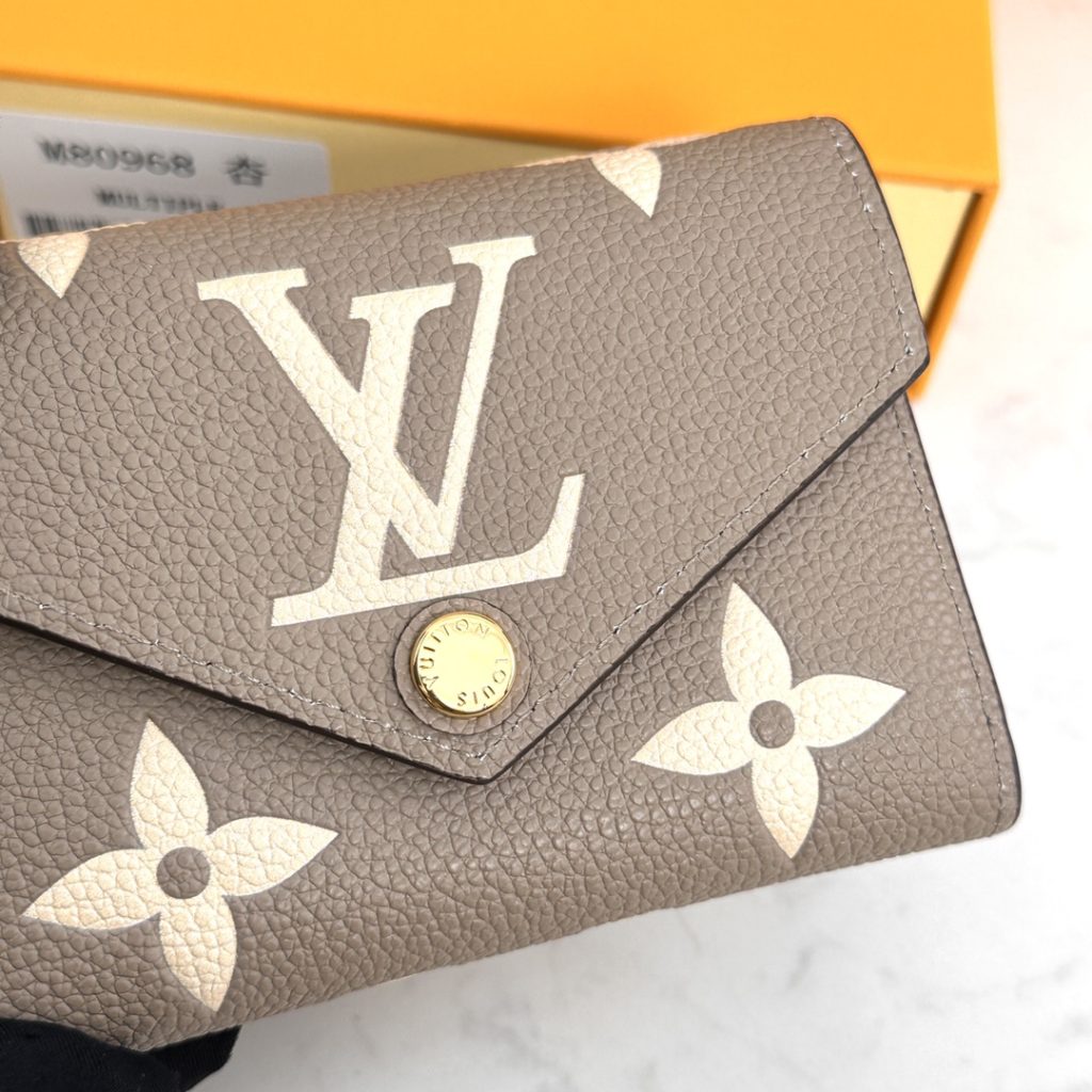 Louis Vuitton Victorine Wallet Beige 12Cm M81861 - Image 3