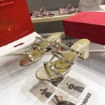 Valentino Garavani Rockstud Slide Sandal In Laminated Nappa Gold 6W2S0C47Qkh I8M - Image 4