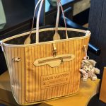 Louis Vuitton Neverfull Bandoulière Inside Out Monogram Jaune Safran 33Cm M11947 - Image 4