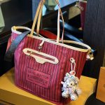 Louis Vuitton Neverfull Bandoulière Inside Out Monogram Rouge Sari 33Cm M12096 - Image 4