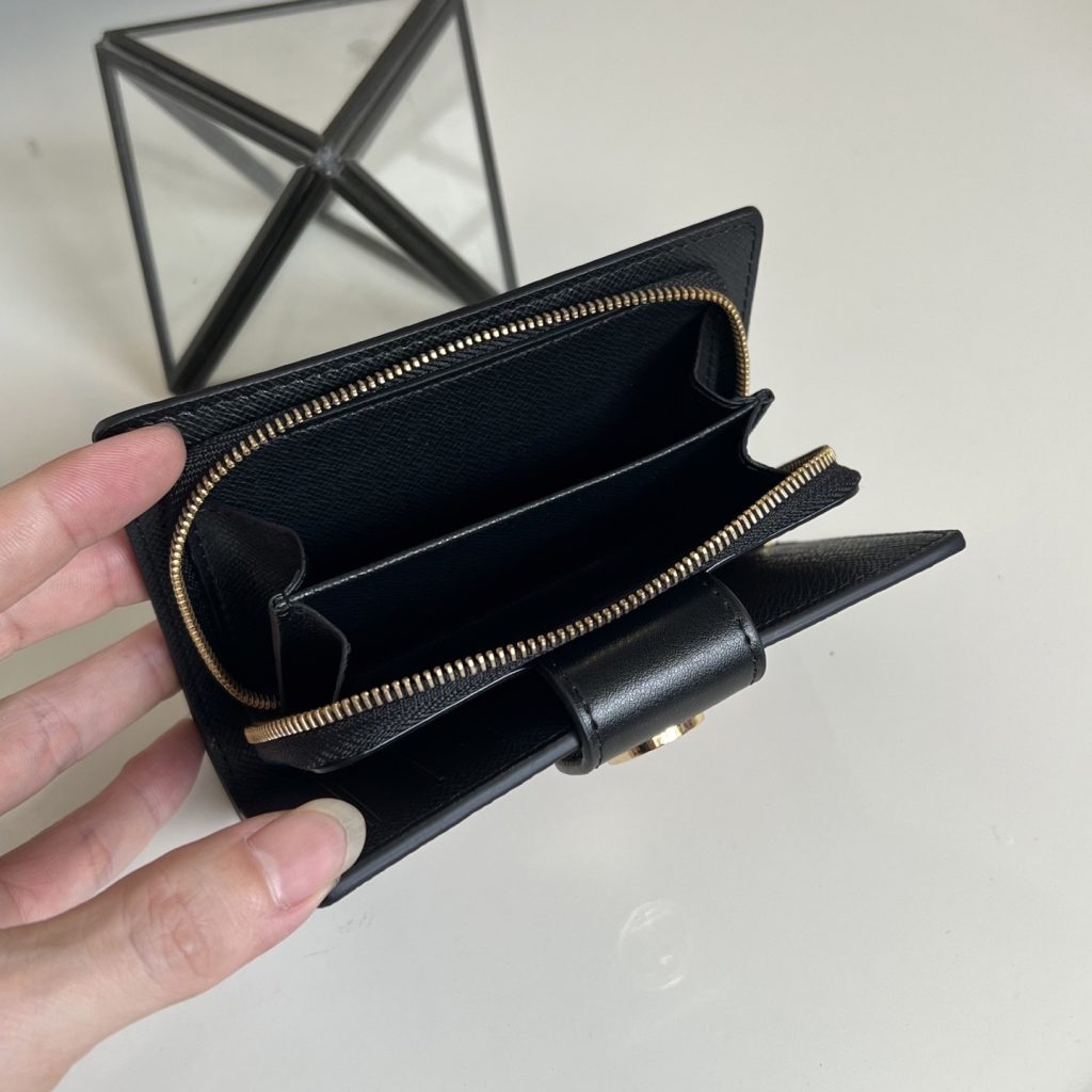 Louis Vuitton Juliette Wallet Monogram Giant Brown 13Cm M69432 - Image 10