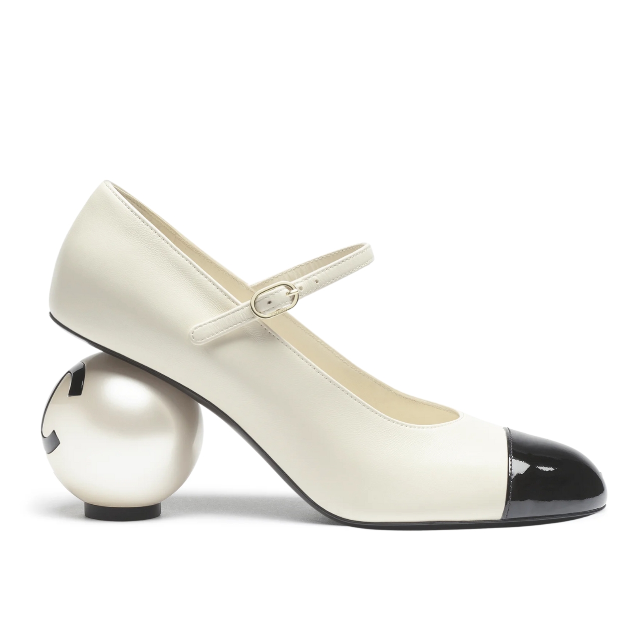 77-5.jpg Chanel Mary Janes Patent And Imitation Pearls White Black G46775 B22202 U4186 - Image 1