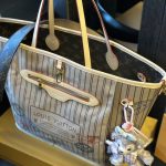 Louis Vuitton Neverfull Bandoulière Inside Out MM Beige 31cm M11948 - Image 5