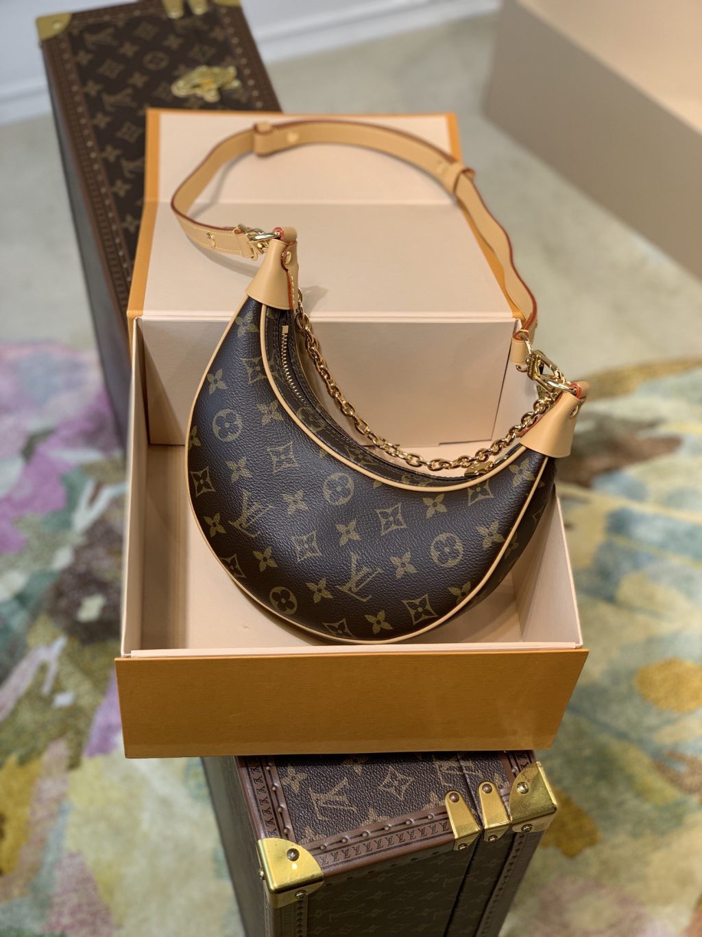 Louis Vuitton Loop M81098 - Image 6