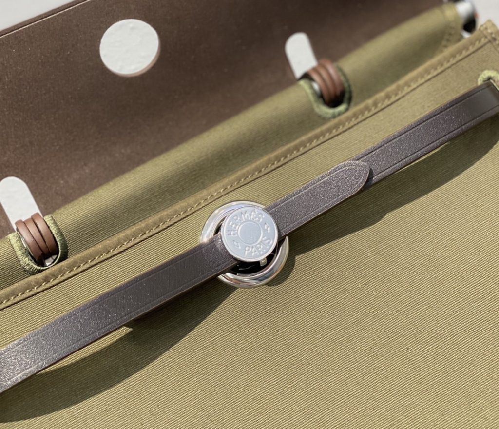 HERMES HERBAG ZIP 31 BAG PALLADIUM HARDWARE KHAKI 31CM - Image 3