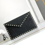 Valentino Garavani Rockstud Raffia Clutch Bag In Black 28Cm - Image 3