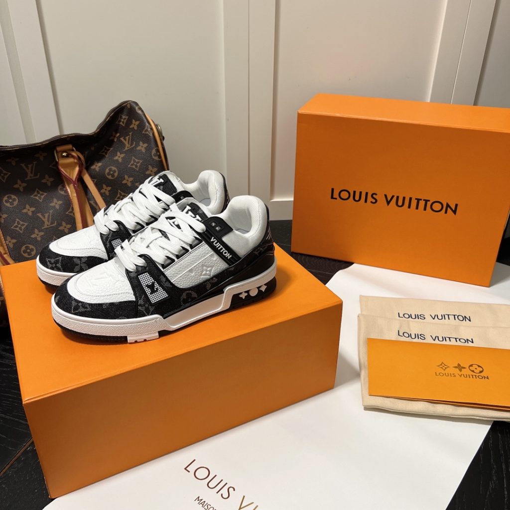 Louis Vuitton Trainer Sneaker Black And White 1A9Jgb - Image 7