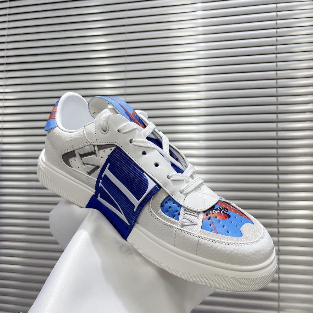 Valentino ONE STUD lace-up sneakers in calfskin - Image 3