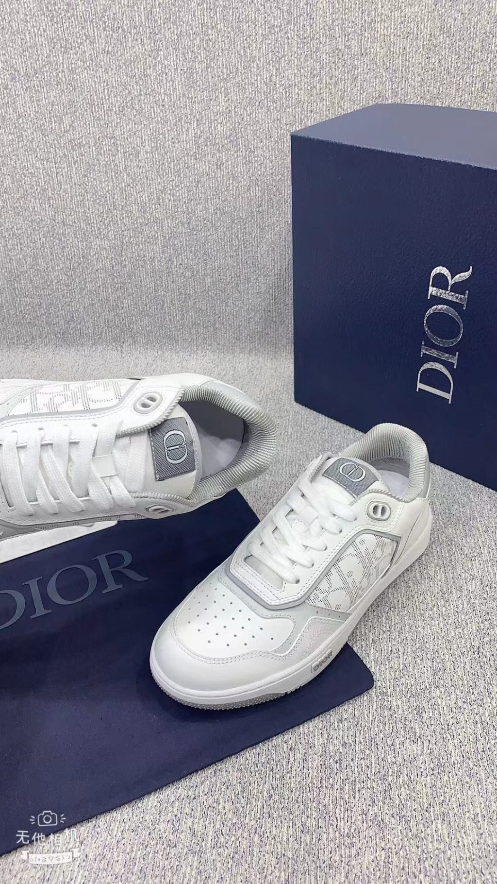 DIOR High Top Sneaker - Image 3