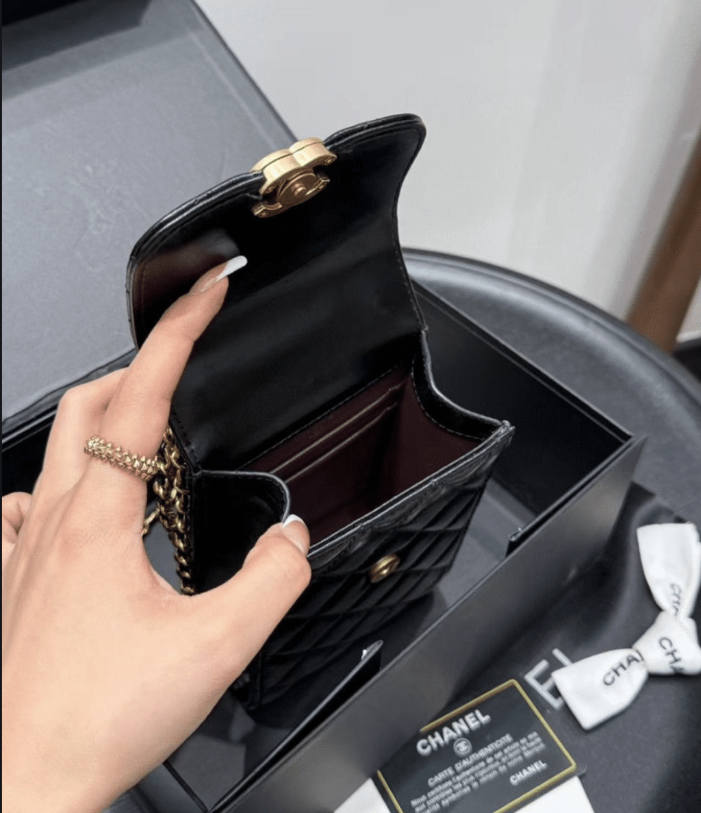 Chanel Trendy Cc Phone Holder Quilted Crossbody Bags Black 17cm - Image 3