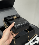 Chanel Trendy Cc Phone Holder Quilted Crossbody Bags Black 17cm - Image 5