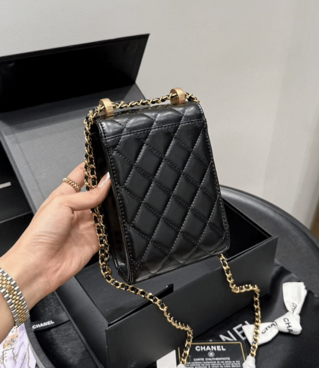 Chanel Trendy Cc Phone Holder Quilted Crossbody Bags Black 17cm - Image 7