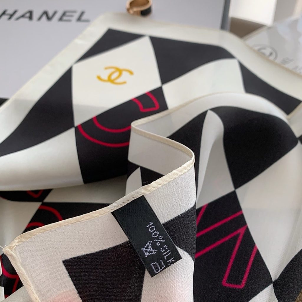Chanel Coco Caro Silk Scarf In White And Black 70cm - Image 4