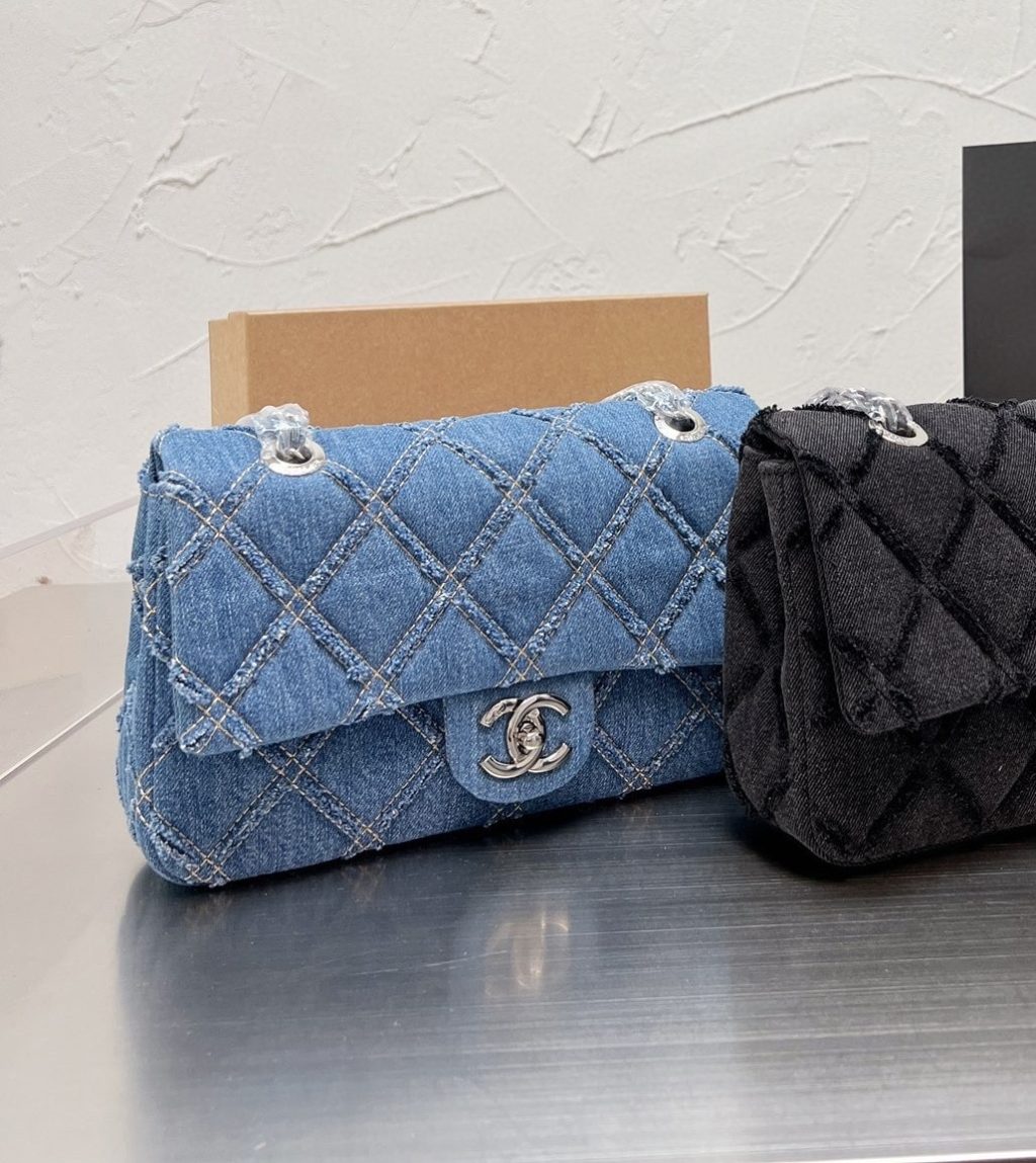 Chanel Cc Chain Flap Quilted Denim Jumbo Blue 25Cm - Image 4
