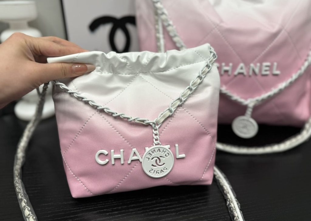 Chanel 22 Mini Handbag Patent Gradient Leather Pink 20Cm - Image 3