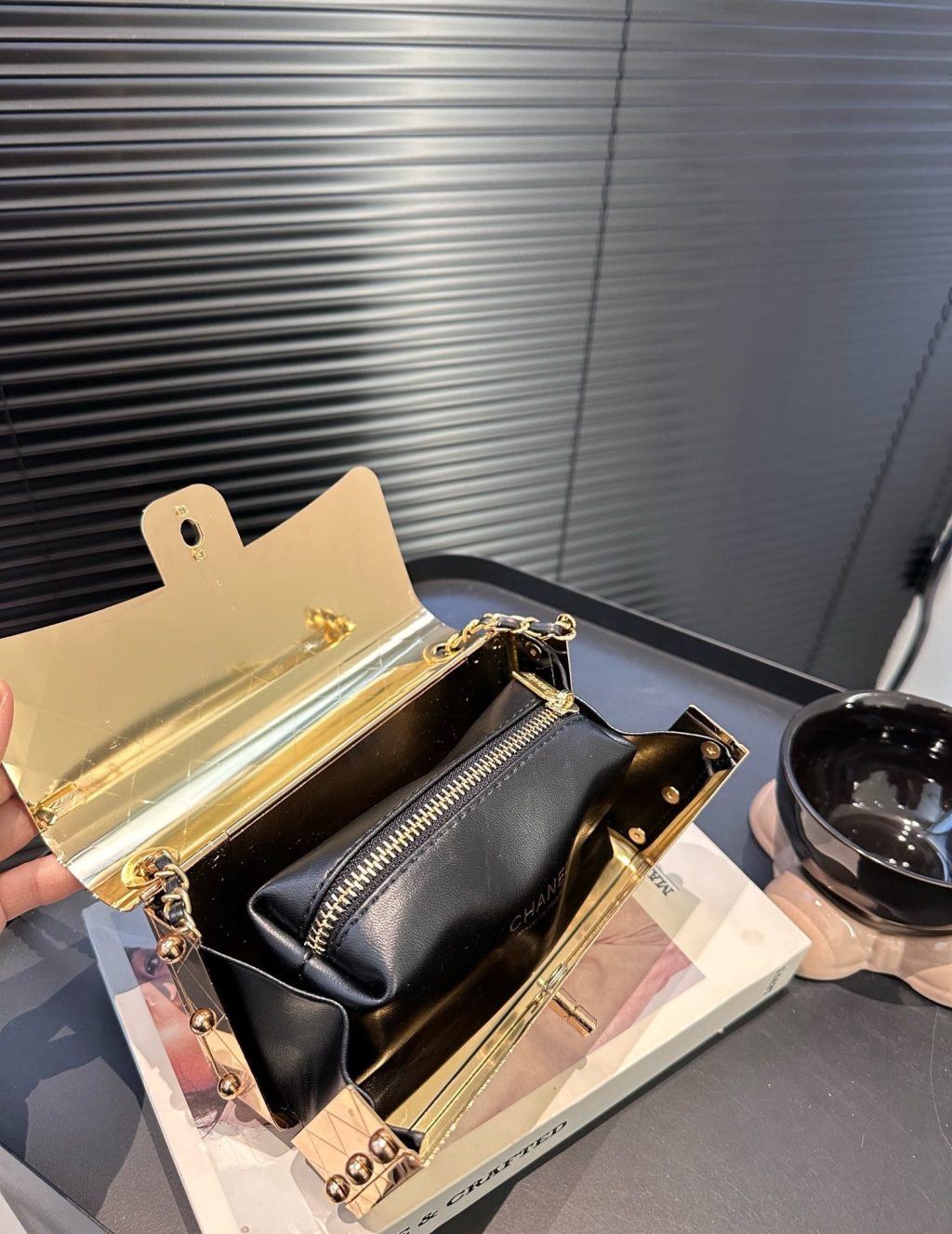 Chanel Flap Bag Gold Metal 18Cm - Image 3